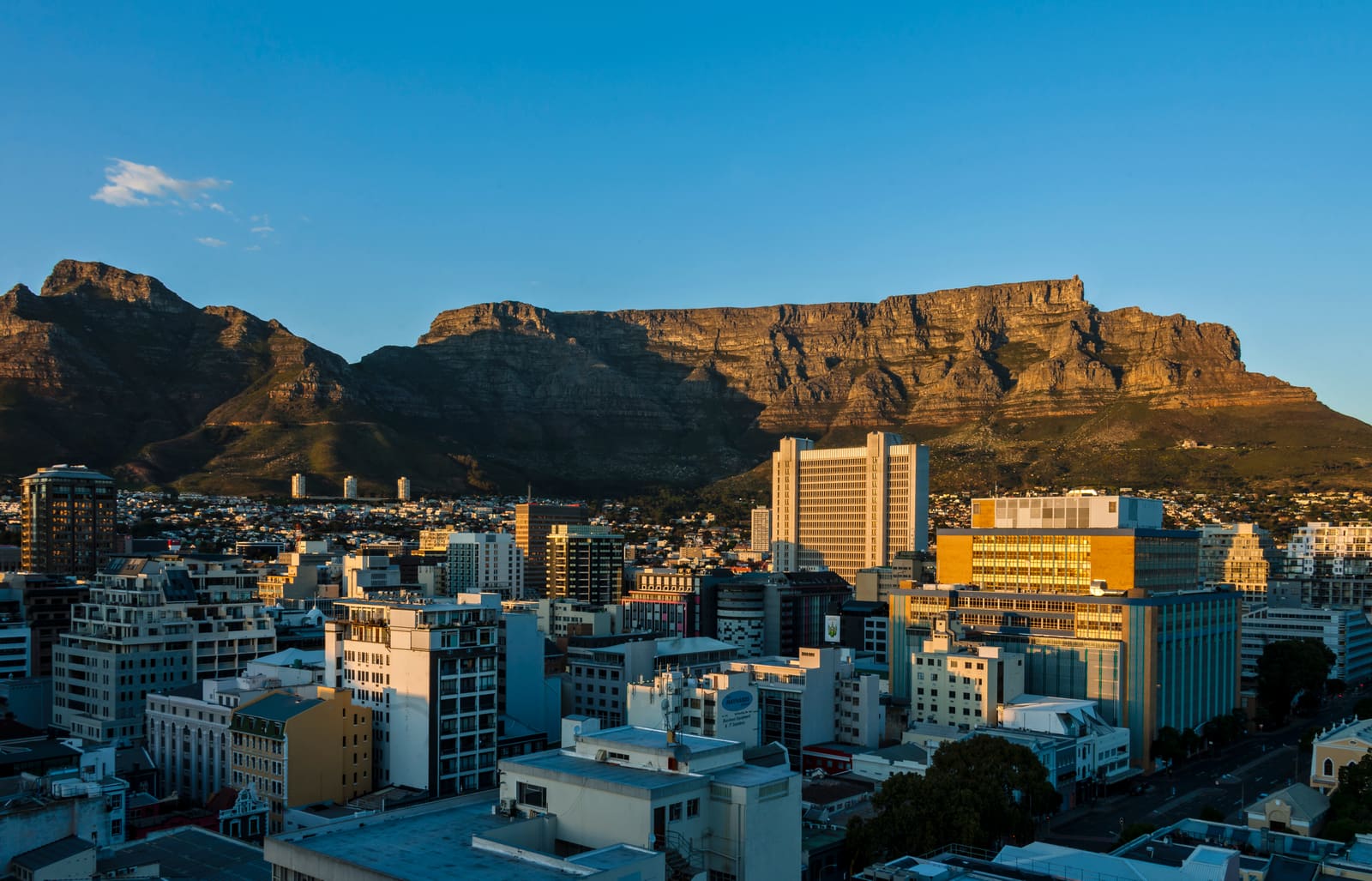Table Mountain rising behind Cape Town’s city bowl