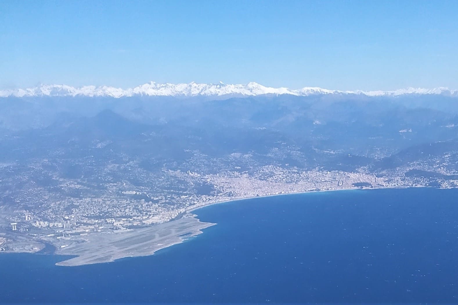 The Promenade des Anglais curving along the Baie des Anges
